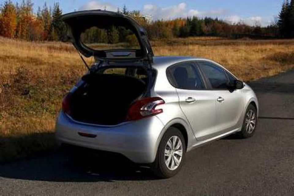 Peugeot 208 er einn besti smábíll sem Peugeot hefur framleitt í mörg ár.