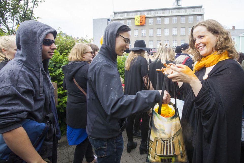 Skömminni skilað til gerenda