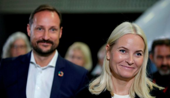 Mette-Marit komin í veikindaleyfi