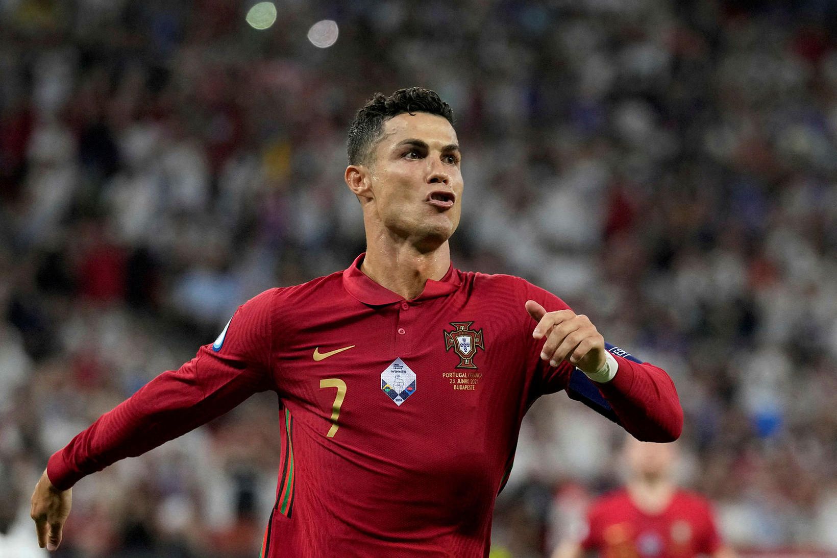 Cristiano Ronaldo fagnar marki sínu í kvöld.