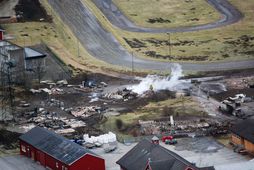 Loftmynd sem sýnir slökkviliðsmenn að störfum í dag.