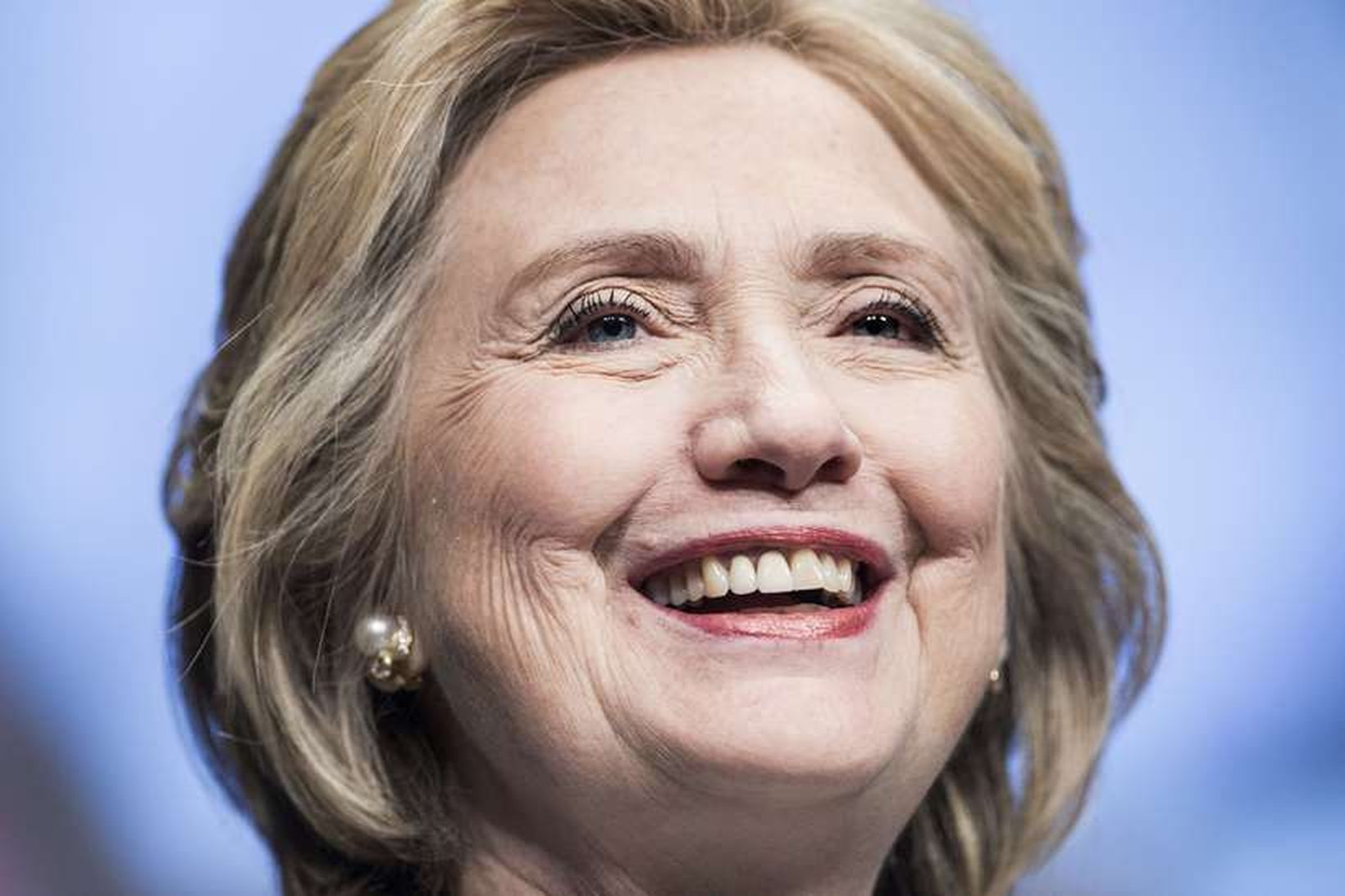 Hillary Clinton er gríðarvinsæl um þessar mundir en ekki fylgir …