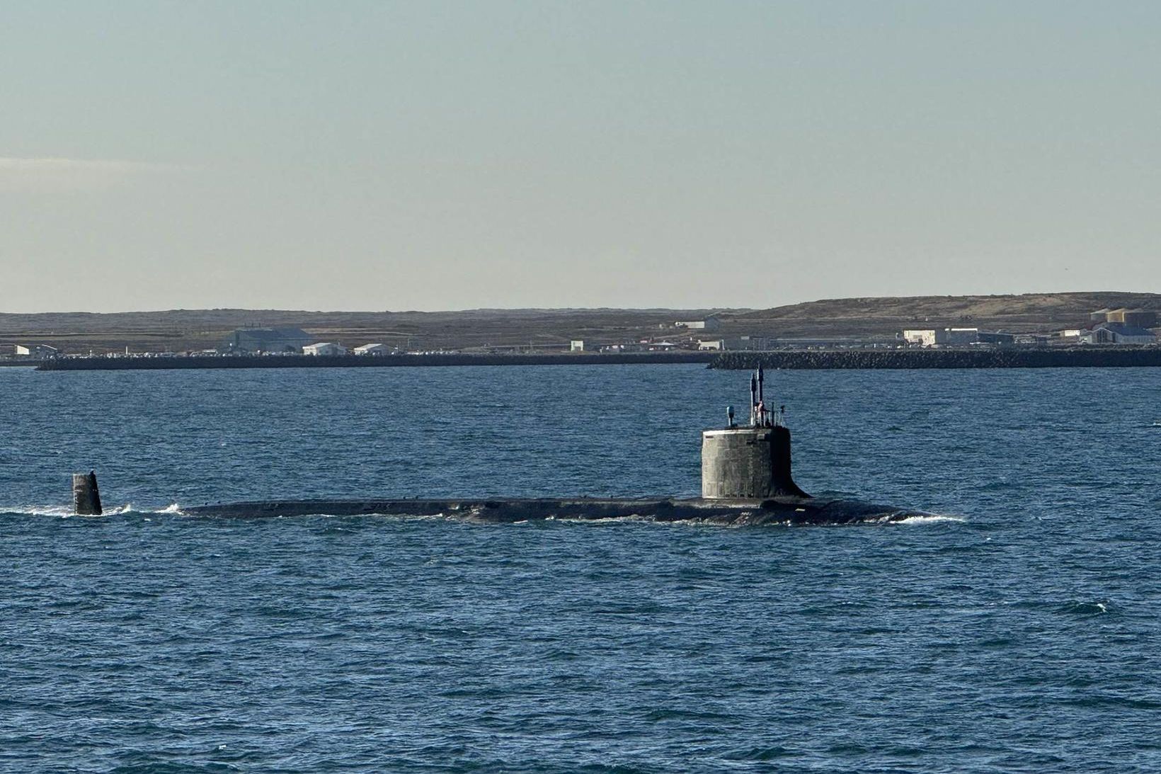 Bandaríski kafbáturinn USS Indiana úti fyrir ströndum Íslands í október.