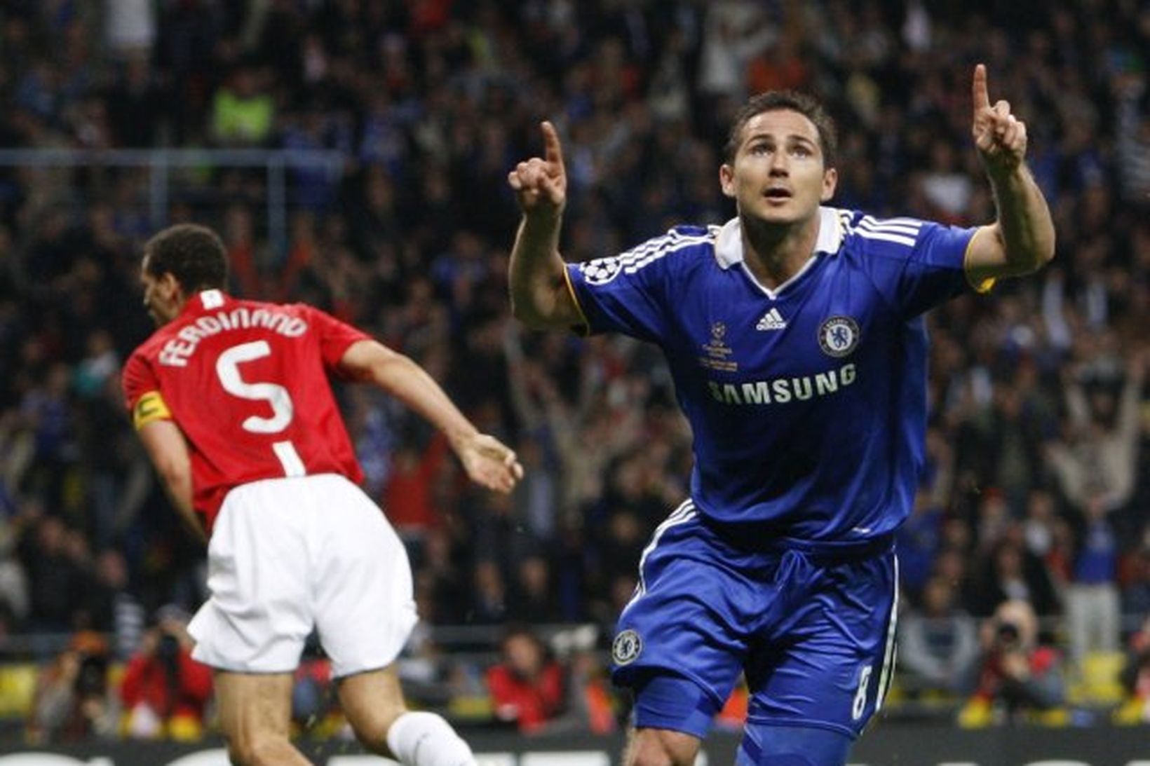 Frank Lampard hefur ákveðið að halda kyrru fyrir hjá Chelsea.