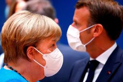 Angela Merkel Þýskalandskanslari og Emmanuel Macron Frakklandsforseti á fundinum í gær. Sóttvarnir eru í hávegum …