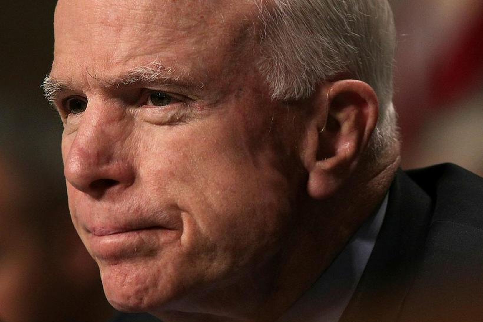 Öldungadeildaþingmaðurinn John McCain greindist með heilaæxli í árlegri læknisskoðun.