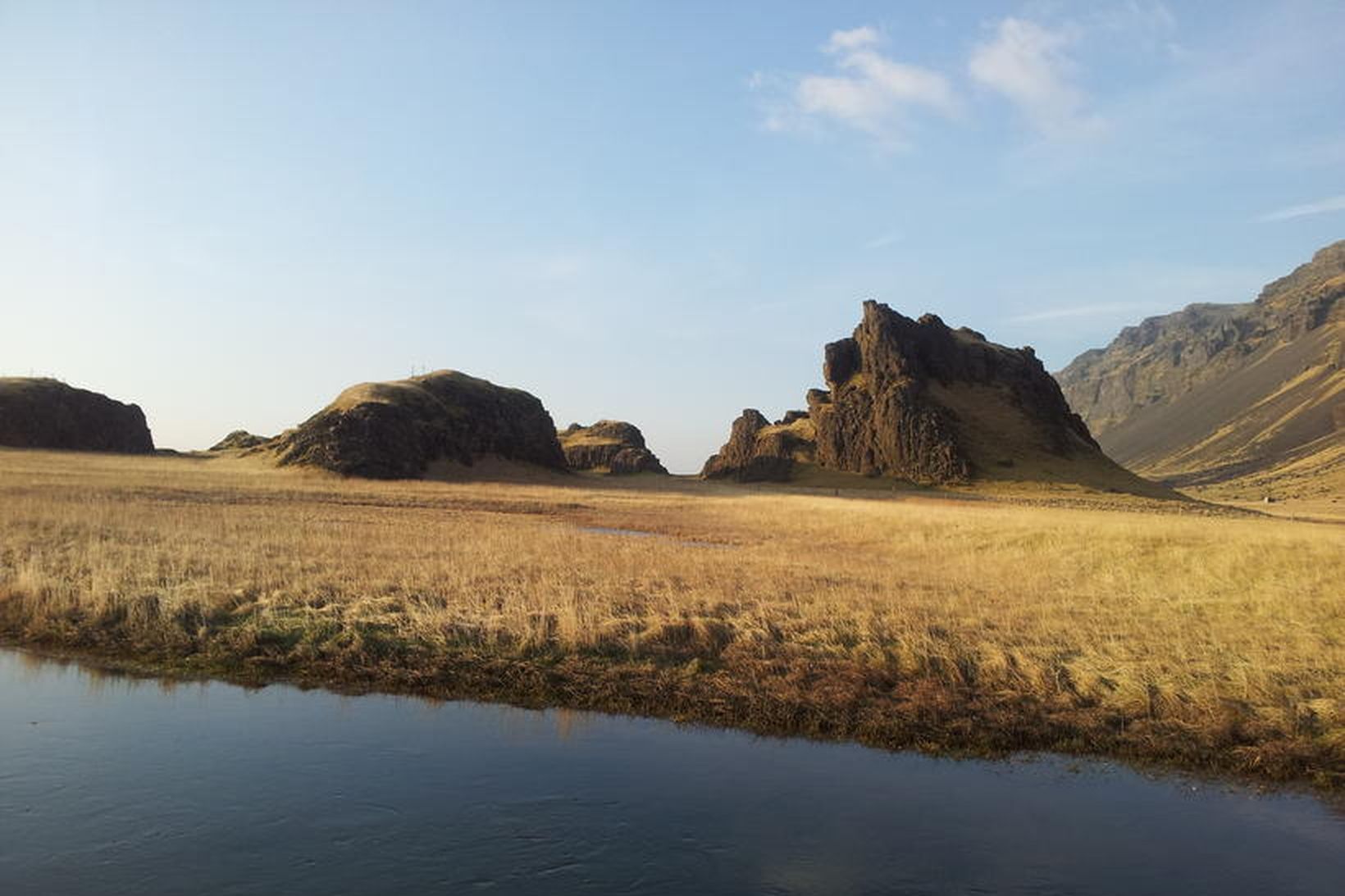 Það hreyfðist vart hár á höfði fólks undir Eyjafjöllum á …