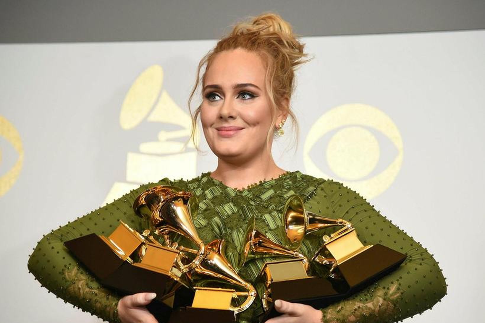 Adele hefur formlega sótt um skilnað.