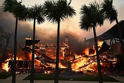 Yfirvöld í Los Angeles eru vongóð um að slökkviliðsmenn geti brátt náð einhverjum tökum á …