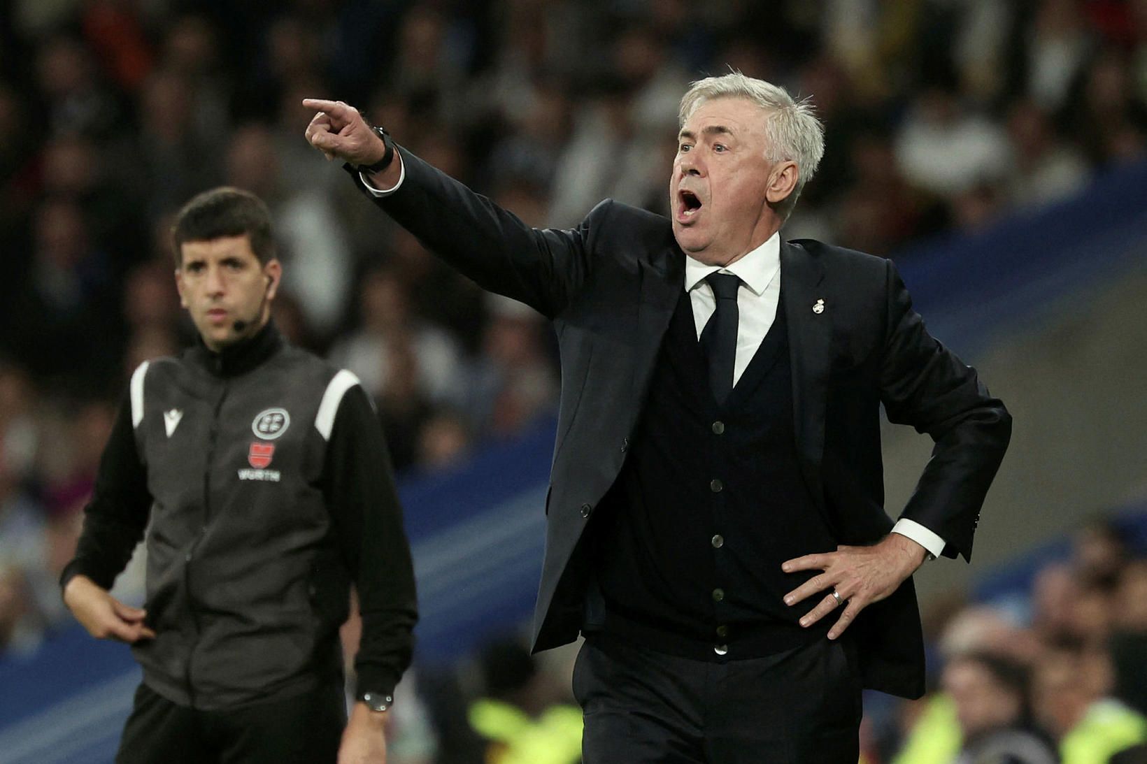 Carlo Ancelotti kemur Xavi til varnar.