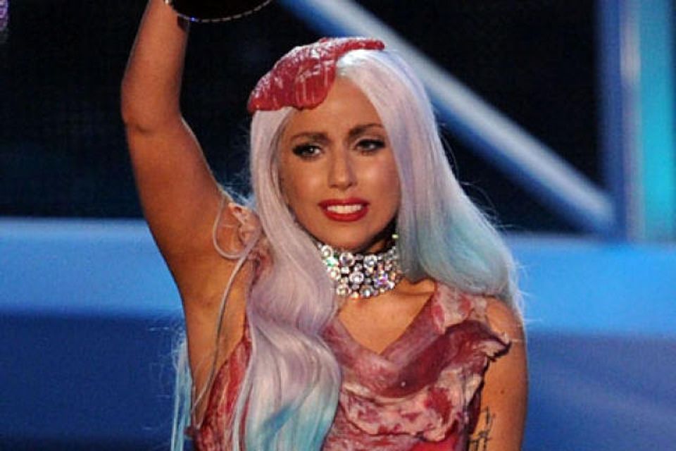Lady Gaga í kjötkjólnum fræga.