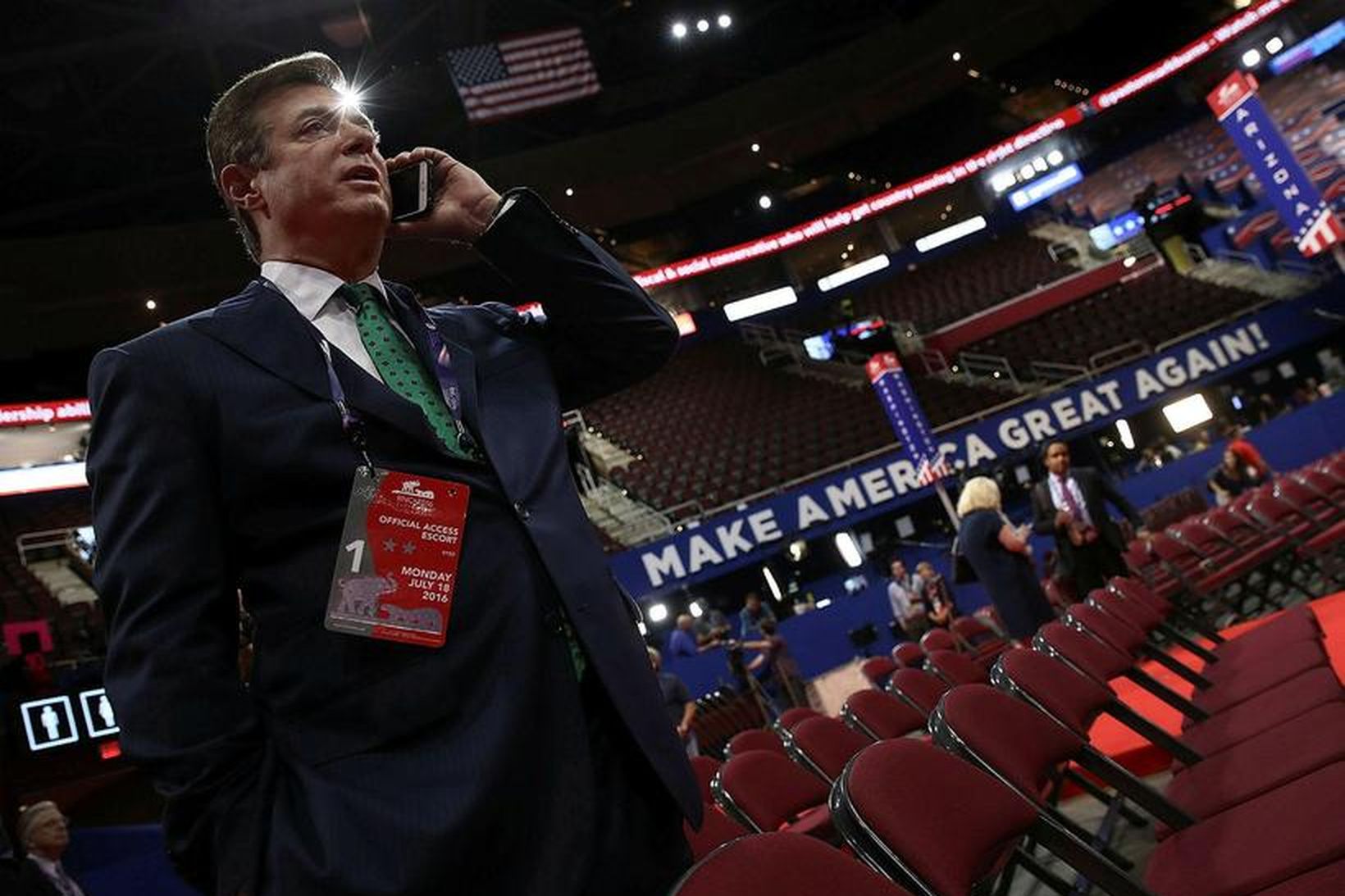 Paul Manafort, kosningastjóri Donalds Trump, er sakaður um óeðlileg tengsl …