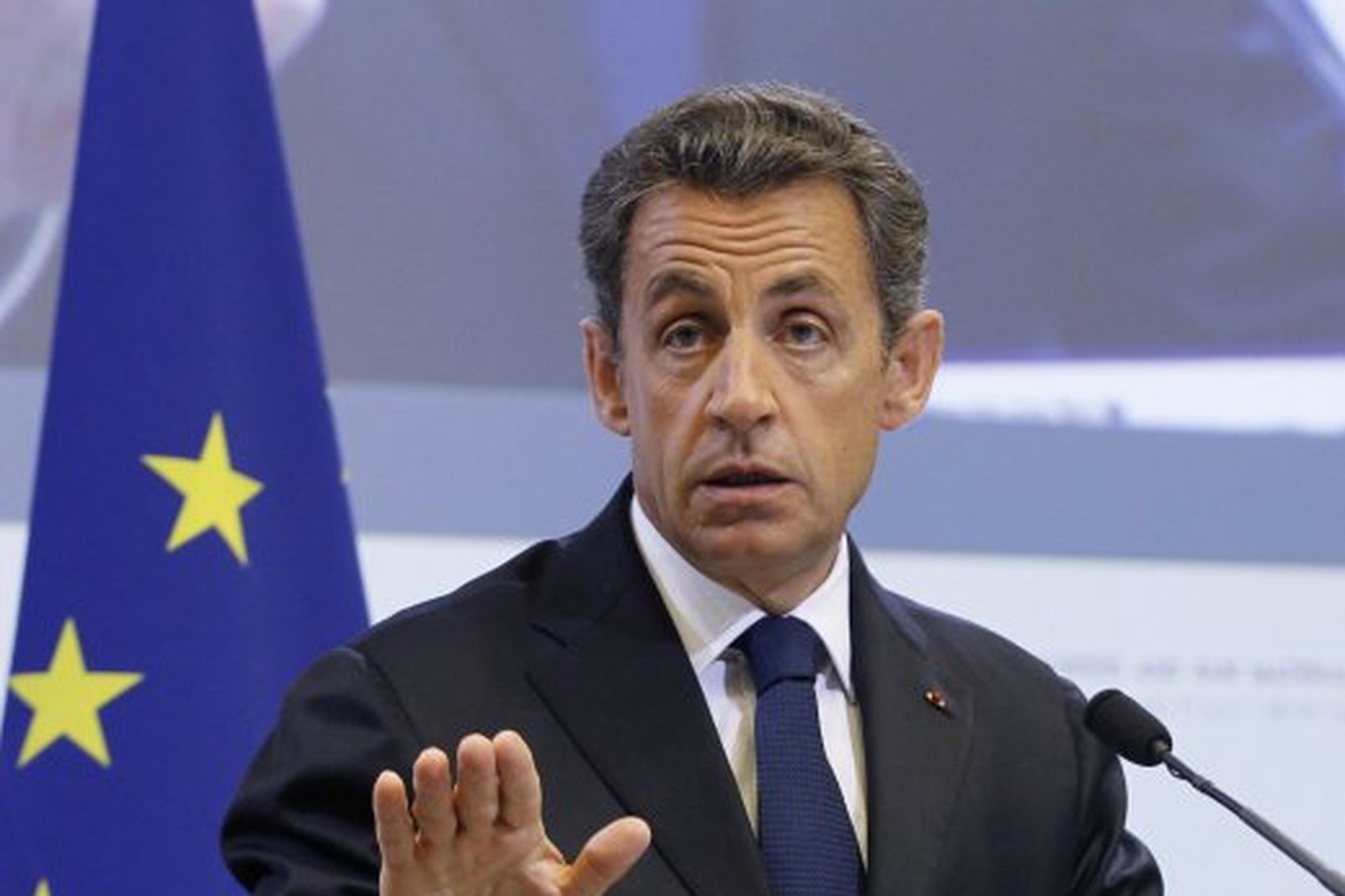 Forseti Frakklands, Nicolas Sarkozy, varar við því að það sama …