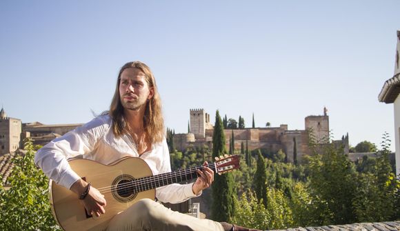 Kynntist spænskri stelpu sem dró hann til Granada