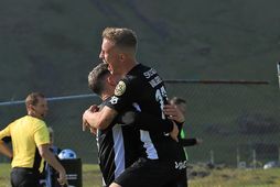 Tobias Thomsen heldur á Valgeiri Valgeirssyni eftir mark þess fyrrnefnda í dag.