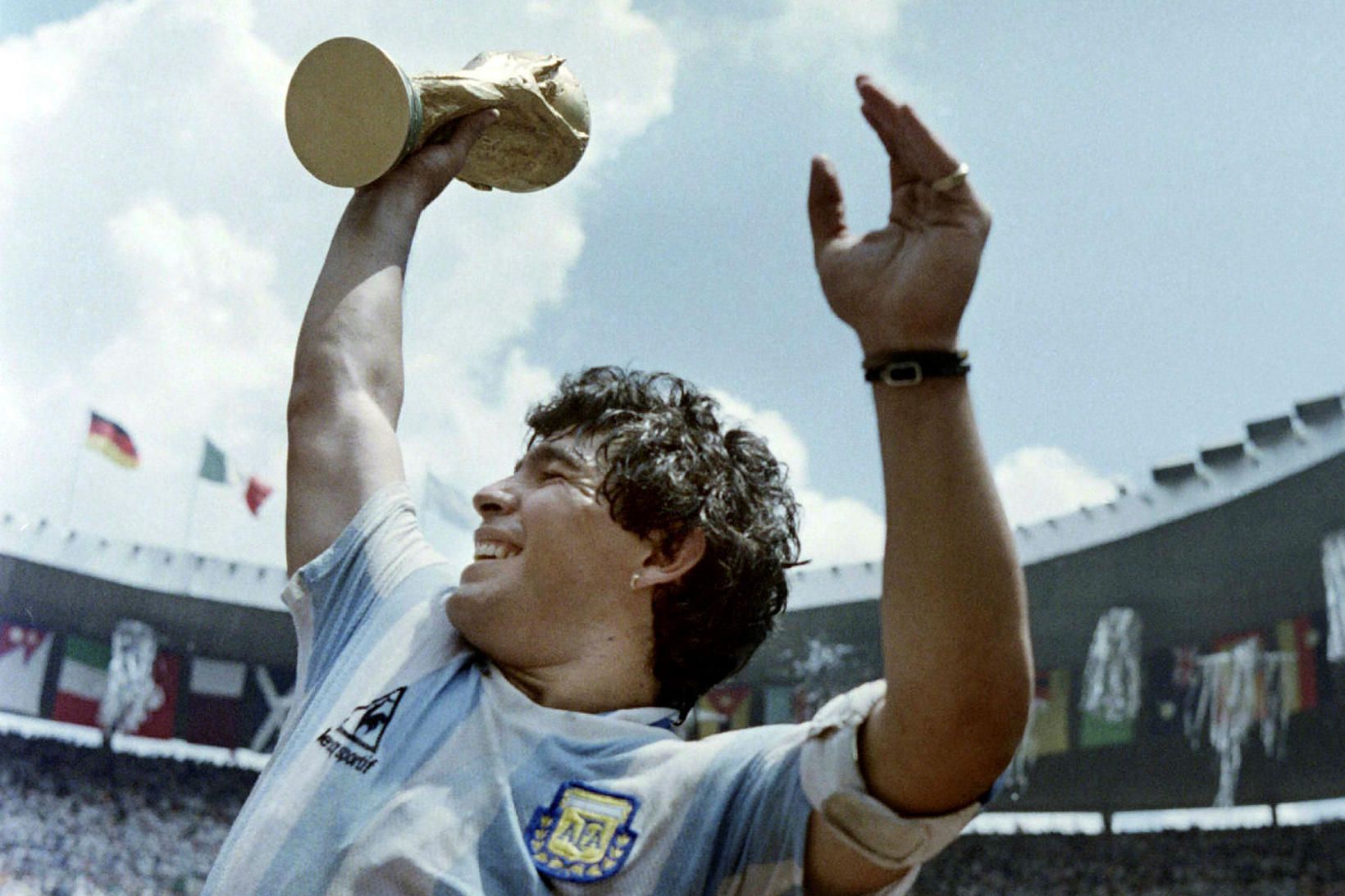Diego Armando Maradona skráði nafn sitt á spjöld sögunnar þegar …