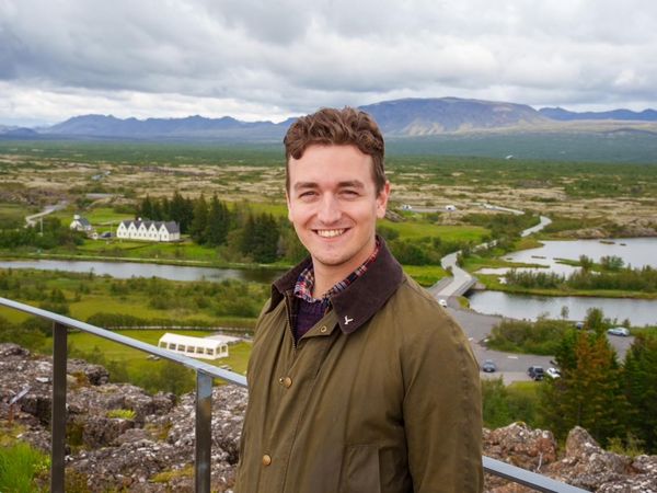 Viktor Pétur Finnsson, chairman of the Young Independence Party (SUS), is at Þingvellir for the organization&#8217;s 95th anniversary celebration, joined by a large group of attendees.
