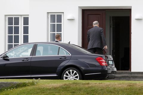 Ambassador Vasiliev arriving at Bessastaðir, the official residence of the President of Iceland.