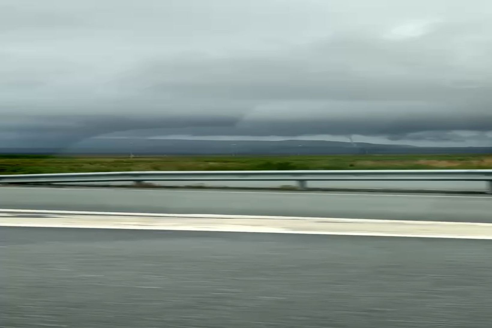 Myndskeið: Hvirfilvindur á Reykjanesi