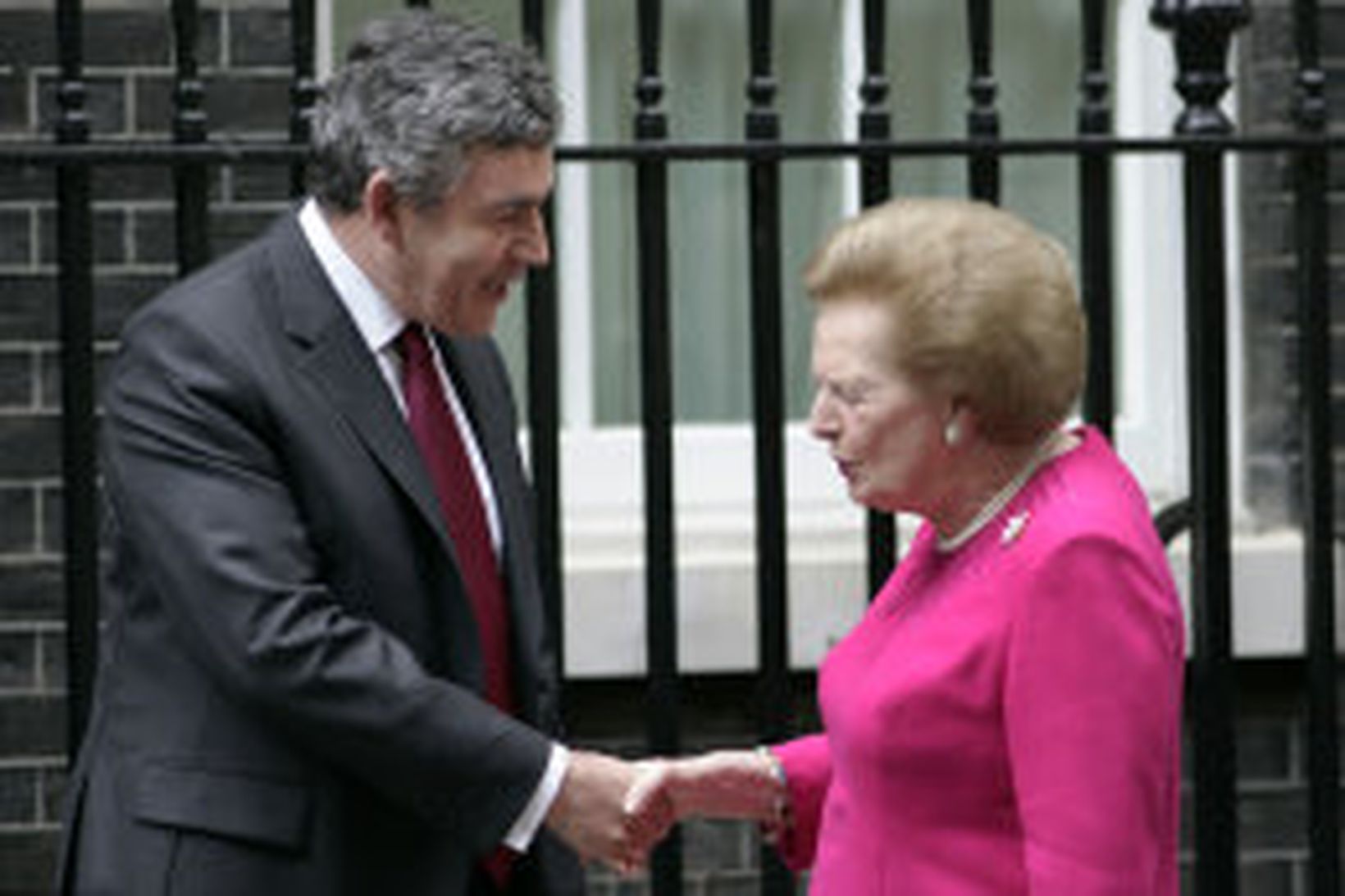 Gordon Brown tekur á móti Margaret Thatcher nú síðdegis.
