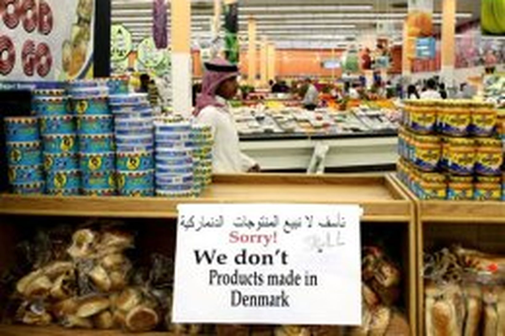 Tómar hillur í verslun í Sádi-Arabíu þar sem áður voru …