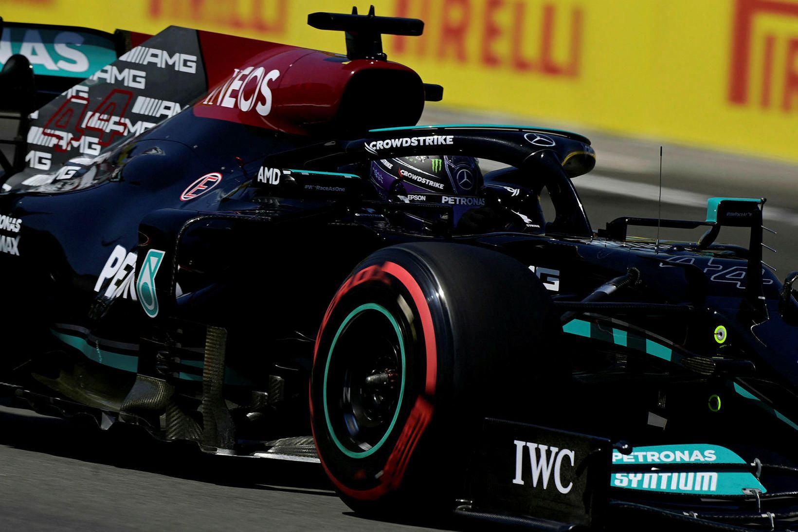 Lewis Hamilton á Mercedes á leið á ráspólinn í Barcelon, …