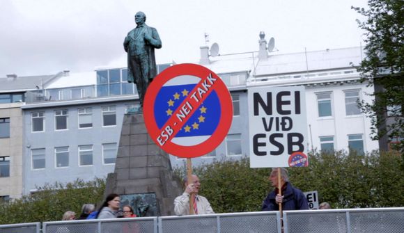 Sótt að ESB við þingsetninguna  
