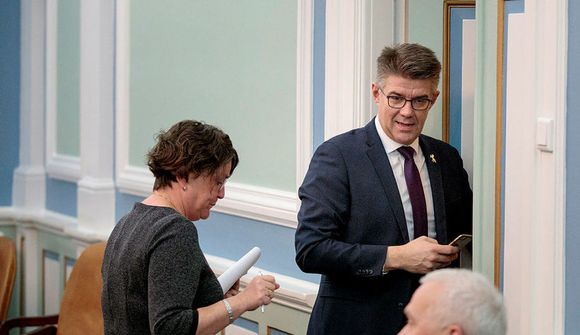 Vill skýrslu um fjórða orkupakkann