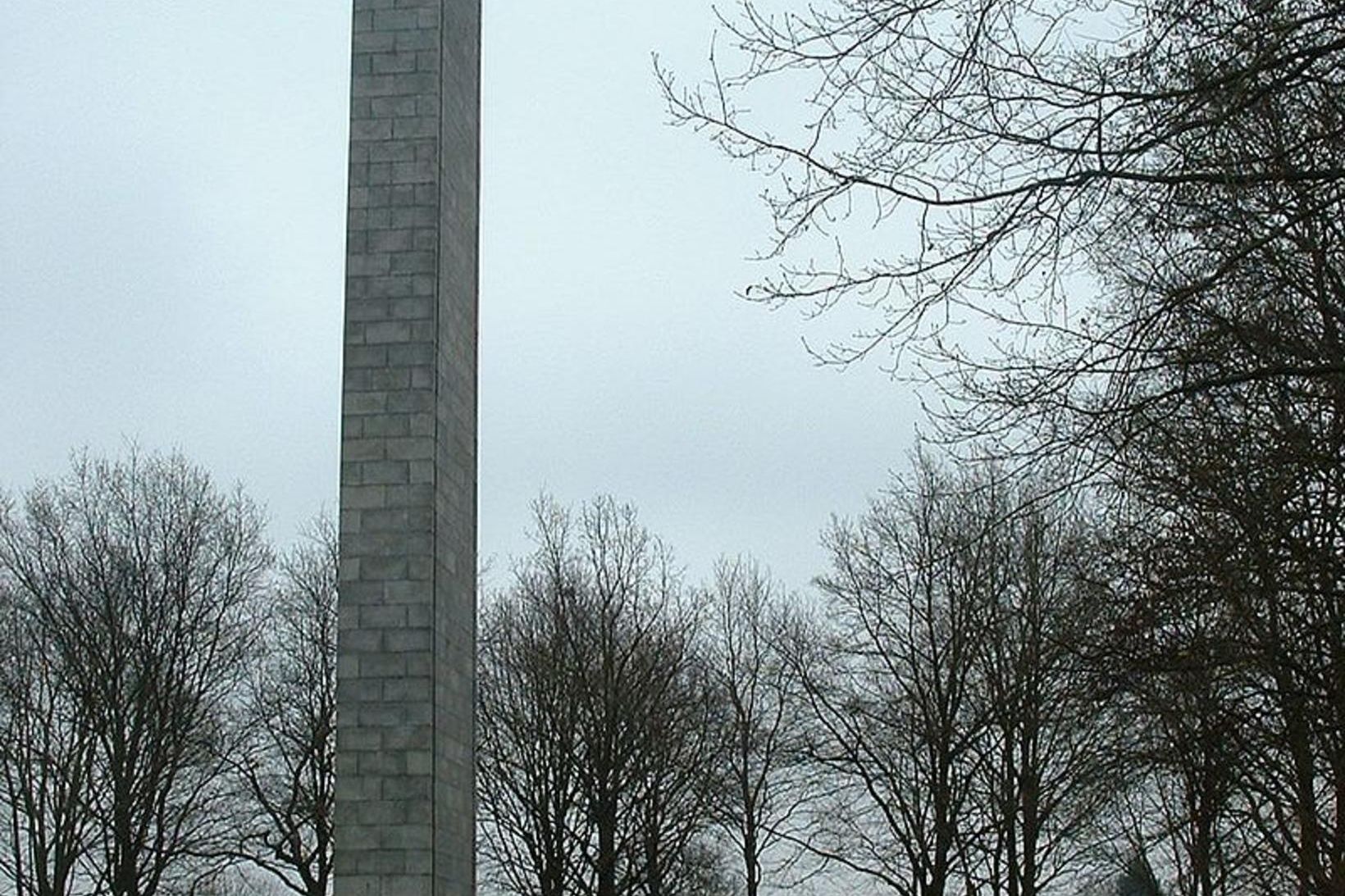 Minnismerki við Neuengamme útrýmingarbúðirnar.
