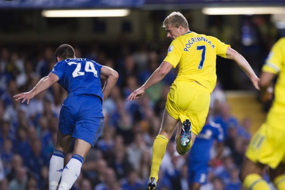 Pavel Pogrebnjak skorar gegn Chelsea en hann kom til Reading frá Fulham í sumar.