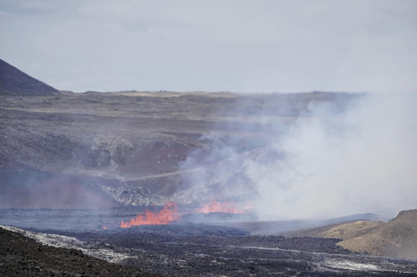 Fannar segir nokkuð langt í að innviðir fari undir hraun.