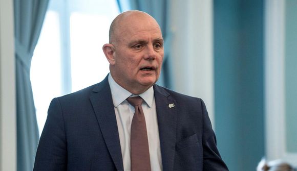 Ýjar að þingstörfum fram í ágúst