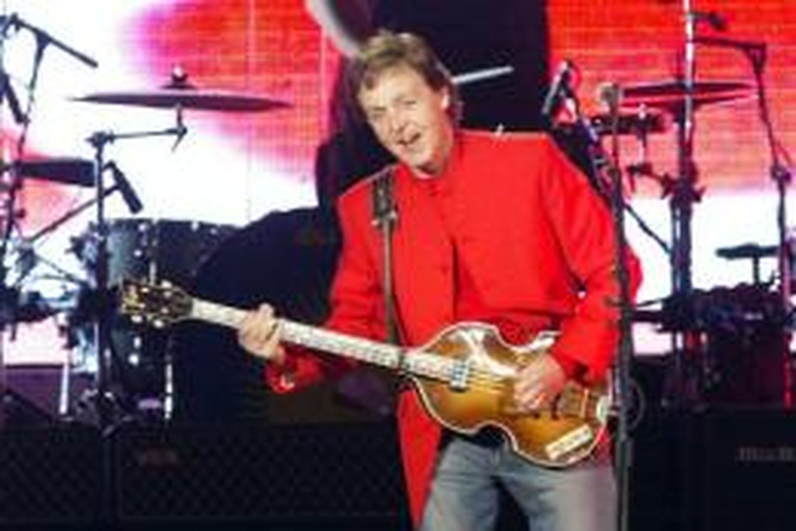 Paul McCartney á tónleikum í Portúgal um helgina.