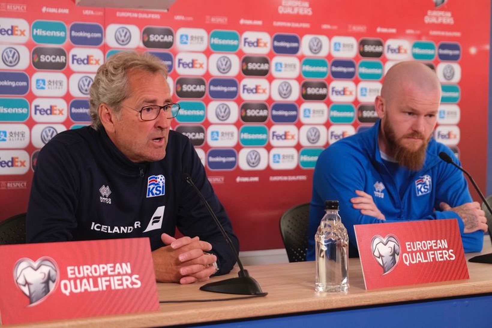 Erik Hamrén og Aron Einar Gunnarsson á fréttamannafundi í morgun.