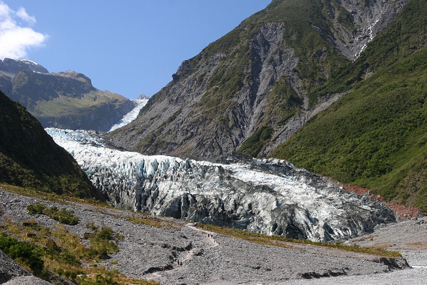 Fox-jökullinn er mjög sprunginn og erfiður yfirferðar.