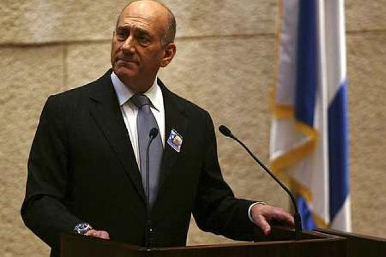 Ehud Olmert .