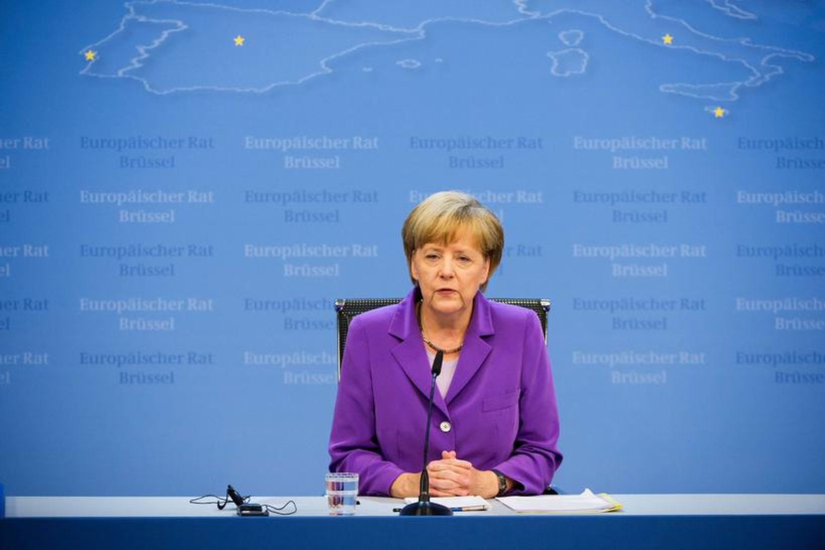 Angela Merkel vottaði tilræðismönnunum virðingu sína í dag.