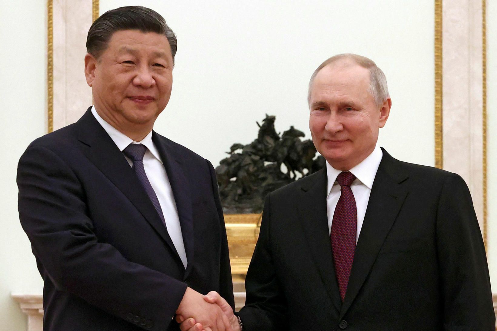 Xi Jinping og Vladimír Pútín í Kreml í dag.