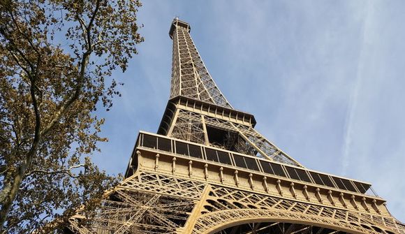 Tveir menn fundust sofandi í Eiffel-turninum