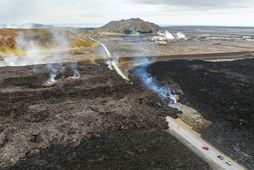 Nálægð hraunsins við Svartsengi sést vel á myndinni.