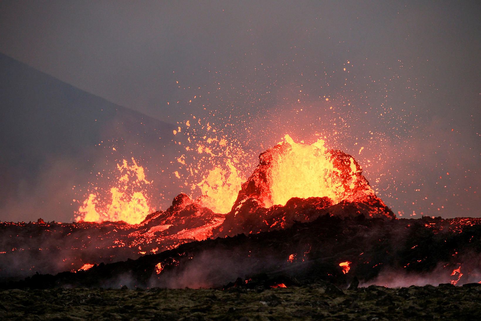 Eldgosið hófst við Litla-Hrút síðdegis í gær.