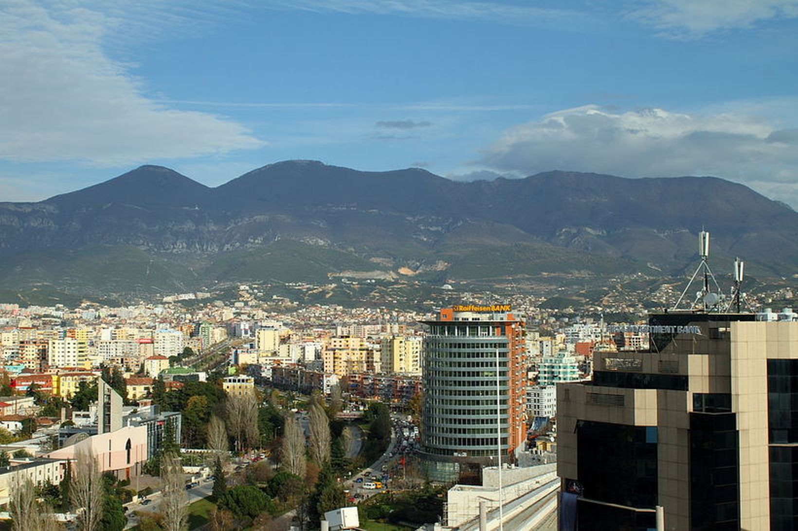 Frá Tirana, höfuðborg Albaníu.