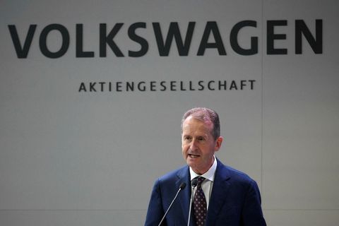 Herbert Diess, forstjóri Volkswagen, segir að fyrirtækið muni gefa í hvað varðar framleiðslu á rafbílum.