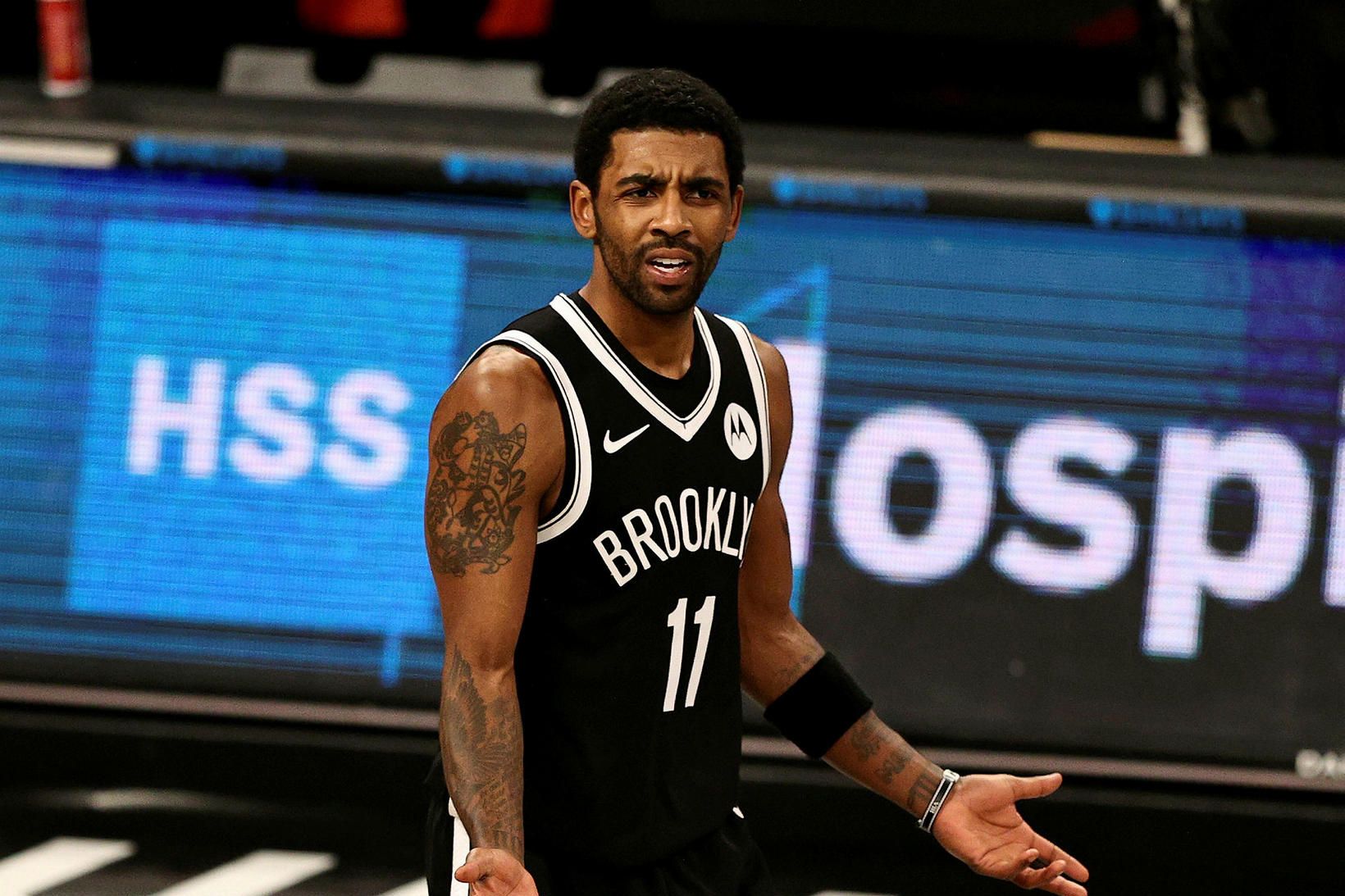 Kyrie Irving fór mikinn í leik Brooklyn gegn Miami í …