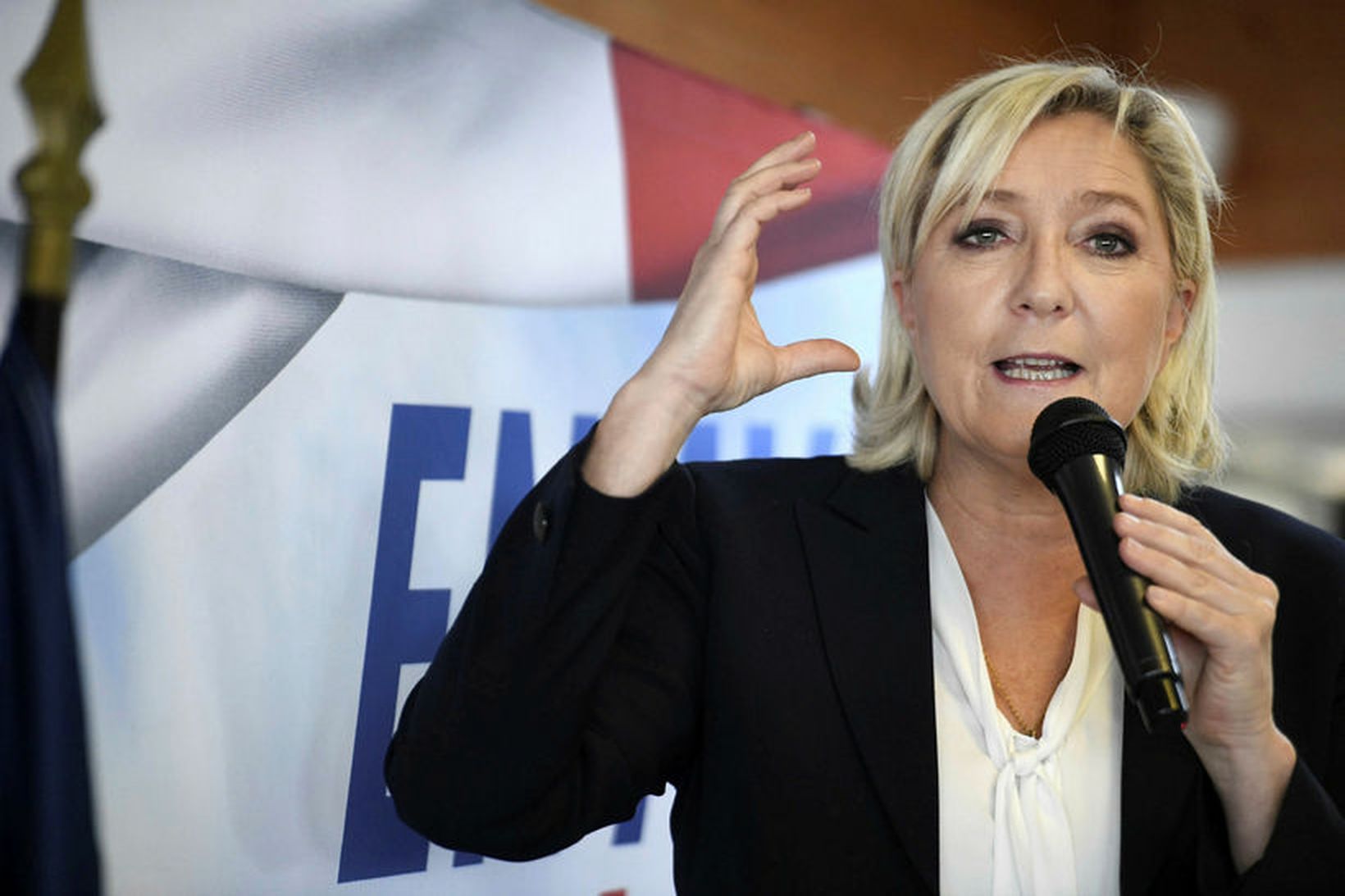 Marine Le Pen hefur verið svipt þinghelgi fyrir að birta …