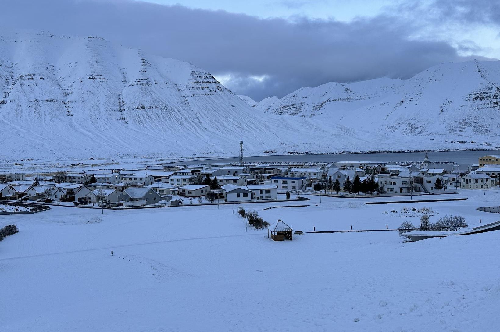 Svaf með hamar undir koddanum