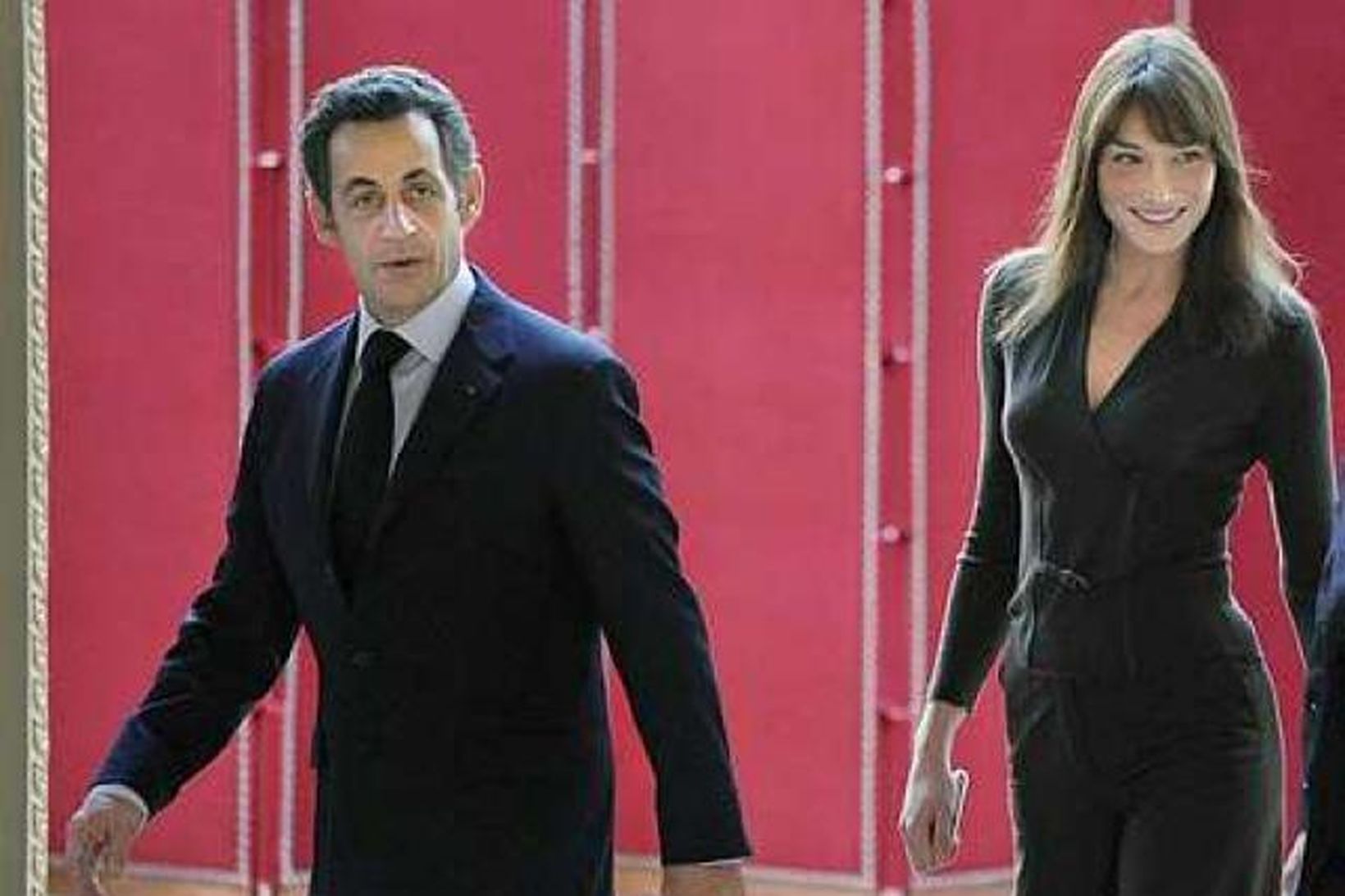 Nicolas Sarkozy og Carla Bruni-Sarkozy koma til verðlaunaafhendingarinnar í dag.