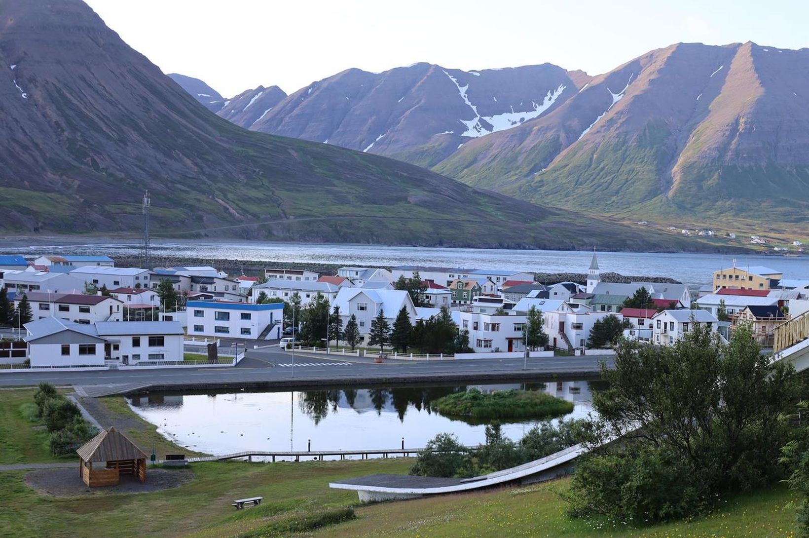 Eiginkonan hafi stungið manninn með hnífi í mars