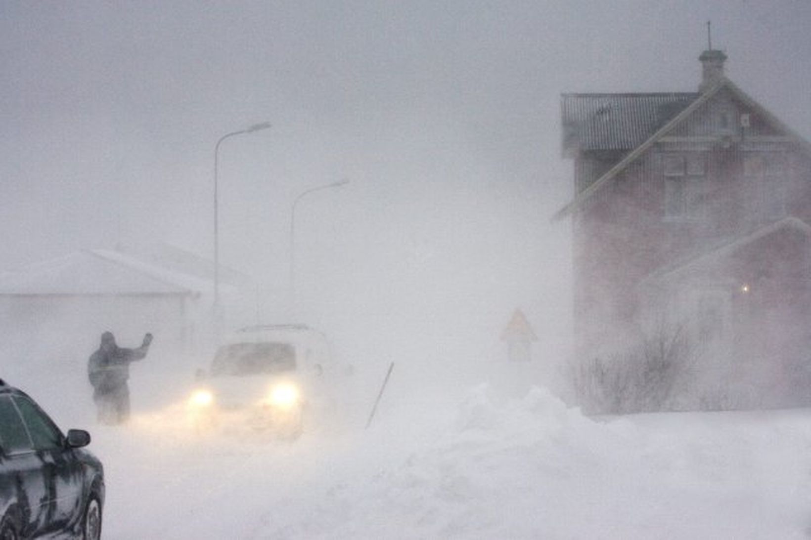 Veturinn tók skyndilega öll völd á Suðurnesjum í gær.