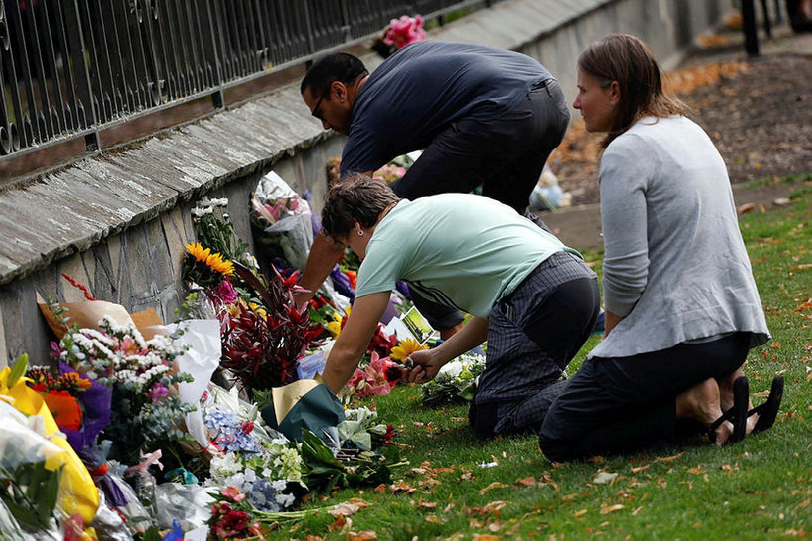 Fjöldi fólks hefur minnst fórnarlambanna í Christchurch.